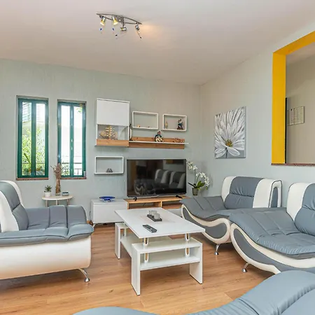 3 * Ražanj
