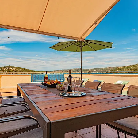 Awesome In With House Sea View *