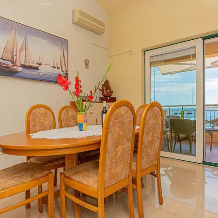 Awesome In With House Sea View