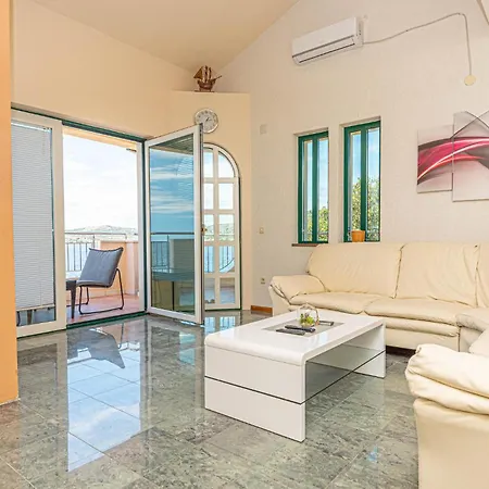 Holiday home Awesome In With House Sea View Razanj